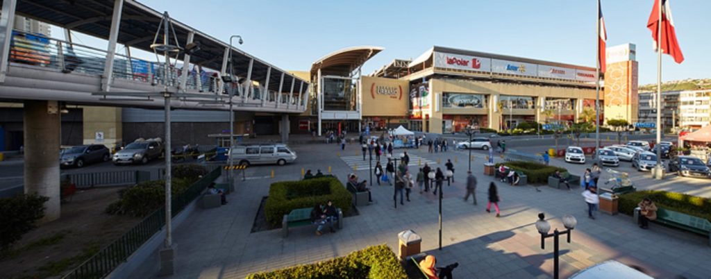 Pasarela y Espacio Urbano en Av. Benidorm (ex 15 Norte), Viña del Mar.