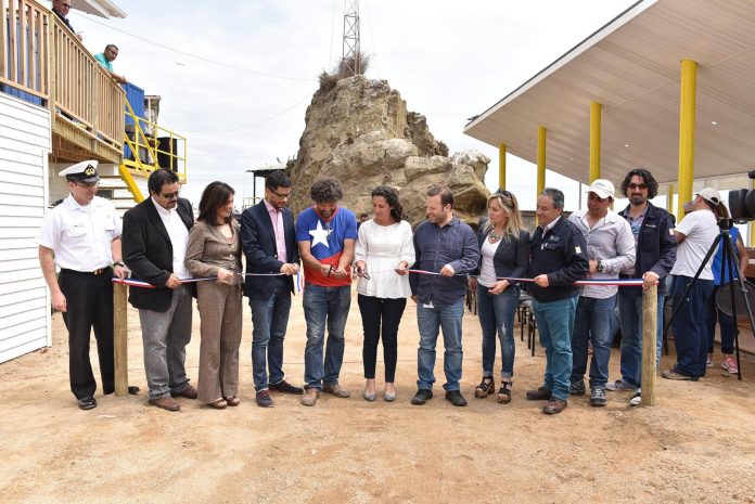 Corte de cinta con la presencia de representantes de ENAP como, Gabriel Méndez, Gerente de Asuntos Corporativos y Sustentabilidad, y Patricio Farfán, Gerente de ENAP Refinería Aconcagua; junto al presidente del Sindicato de Pescadores Caleta de Horcón.