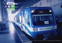 En estación Puerto, Metro Valparaíso. / Fotografía bajo licencia Wikimedia Commons, versión editada por Golpe Noticias.